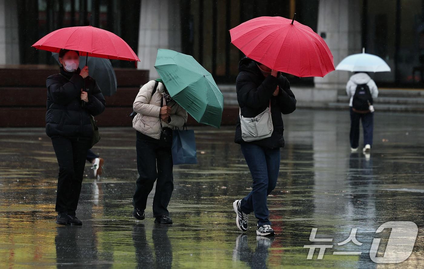 본문 이미지 - 비 내리는 거리. ⓒ 뉴스1