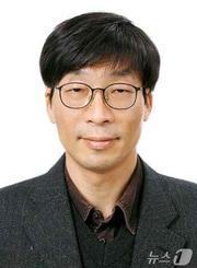 본문 이미지 - 이재명 대통령이 2일 진실‧화해를위한과거사정리위원회 위원장에 송상교 전 진실화해를위한과거사정리위원회 사무처장을 임명했다. (청와대 제공. 재판매 및 DB 금지) 2026.3.2 ⓒ 뉴스1 이재명 기자