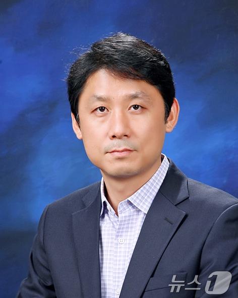 본문 이미지 - 이재명 대통령이 지난 3월 2일 중앙선거관리위원회 위원 후보자에 윤광일 숙명여대 정치외교학과 교수를 지명했다. (청와대 제공. 재판매 및 DB 금지) 2026.3.2 ⓒ 뉴스1 이재명 기자