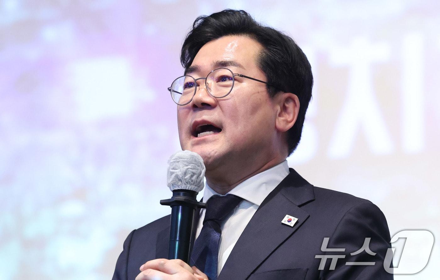 본문 이미지 - 박찬대 더불어민주당 의원이 2일 오후 인천 미추홀구 인하대학교 본관 대강당에서 열린 ‘인천의 힘, G3 코리아’ 출판기념회에서 발언하고 있다. 2026.3.2 ⓒ 뉴스1 박지혜 기자