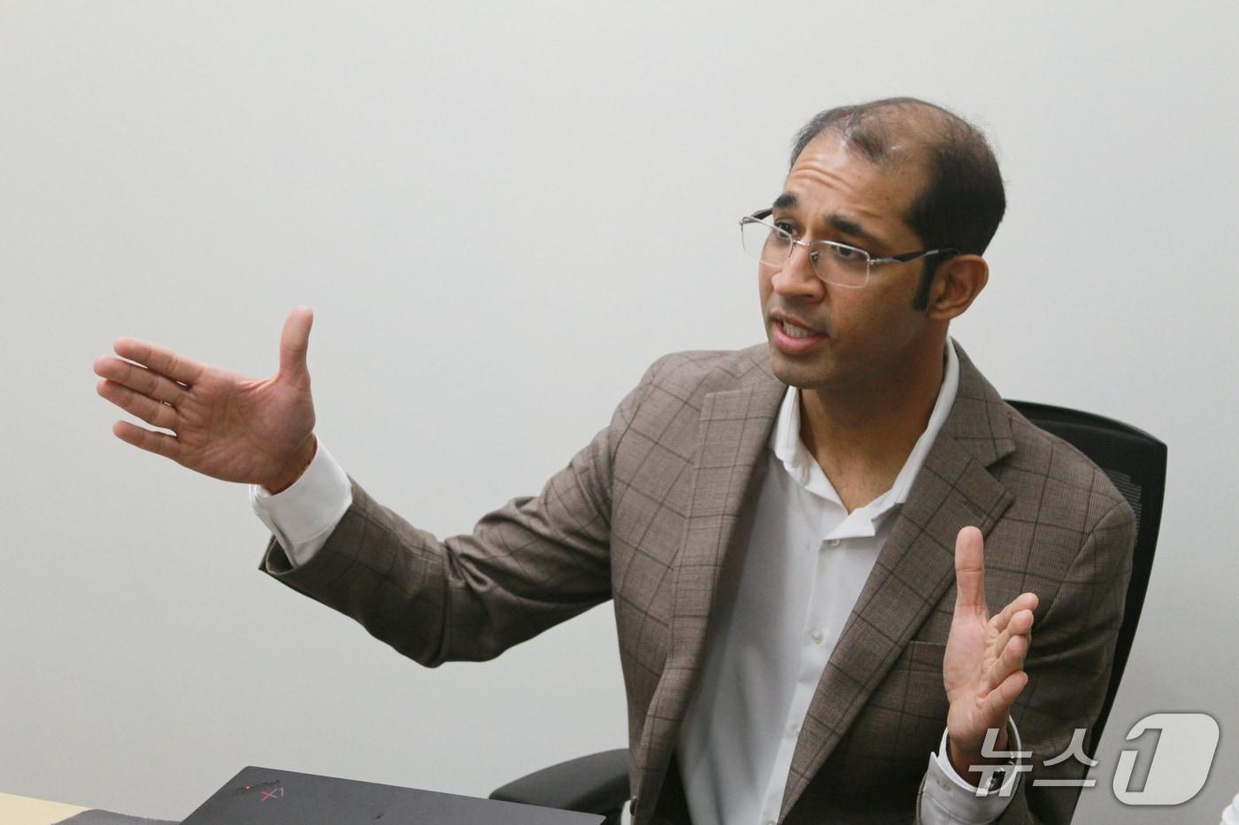 본문 이미지 - 가우라브 굽타(Gaurav Gupta) 가트너 VP 애널리스트가 인터뷰를 진행하고 있다.(가트너 제공)