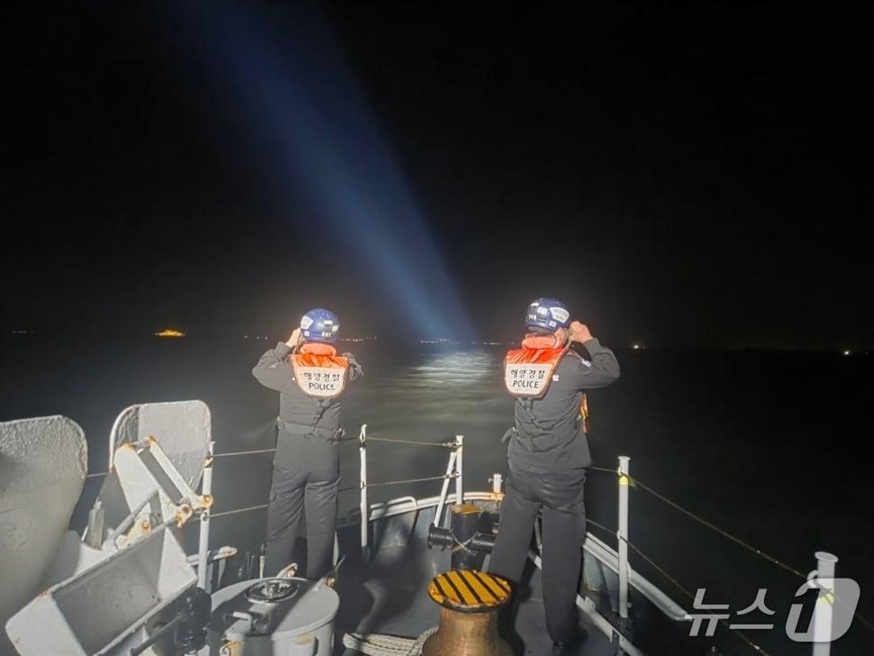 본문 이미지 - 지난 19일 오후 6시 10분쯤 전남 해남군 황산면 징의항 일대에서 70대 A 씨에 대한 실종신고가 접수돼 완도해경이 수색하고 있다.(완도해경 제공. 재판매 및 DB 금지)