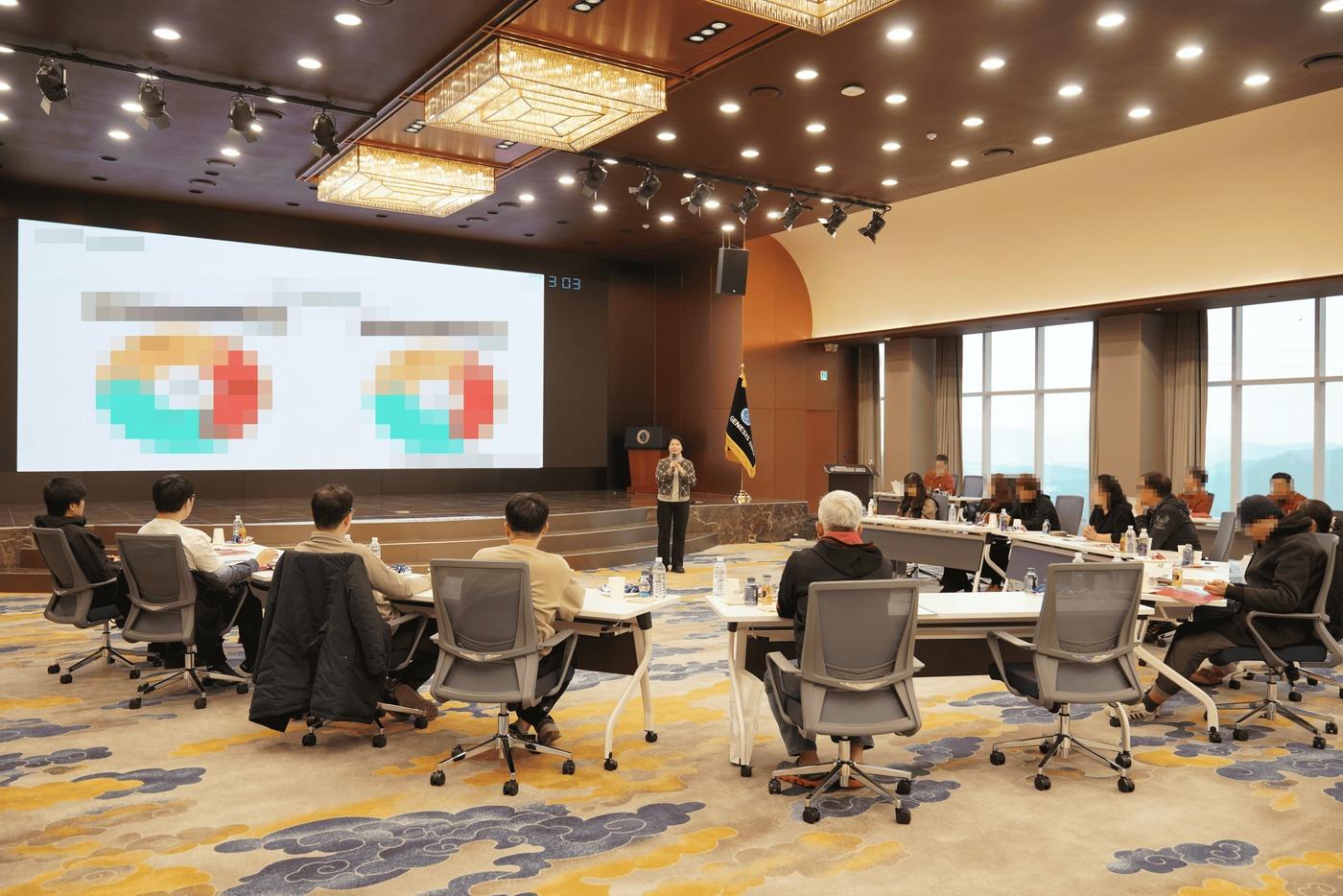 본문 이미지 - BBQ가 경기도 이천 치킨대학에서 예비 창업자를 대상으로 '체험형 창업설명회'를 진행했다.(BBQ 제공)