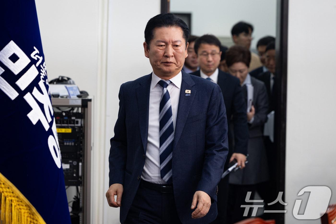 본문 이미지 - 정청래 더불어민주당 대표가 20일 서울 여의도 국회에서 열린 최고위원회의에 참석하고 있다. 2026.3.20 ⓒ 뉴스1 유승관 기자