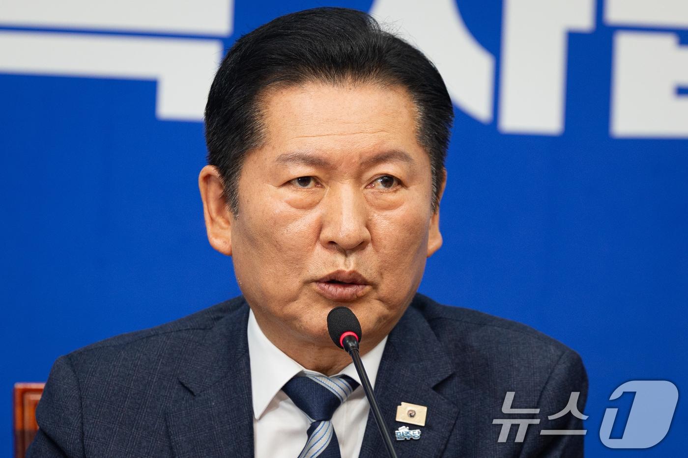 본문 이미지 - 정청래 더불어민주당 대표가 20일 서울 여의도 국회에서 열린 최고위원회의에서 모두 발언을 하고 있다. 2026.3.20 ⓒ 뉴스1 유승관 기자