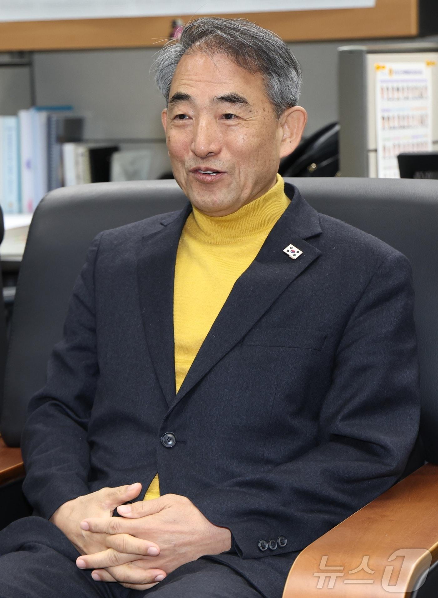 본문 이미지 - 윤준병 더불어민주당 전북도당위원장이 20일 전북 전주시 전북특별자치도의회 기자실에서 공천 결과 및 향후 일정 관련 간담회를 하고 있다. ⓒ 뉴스1 유경석 기자