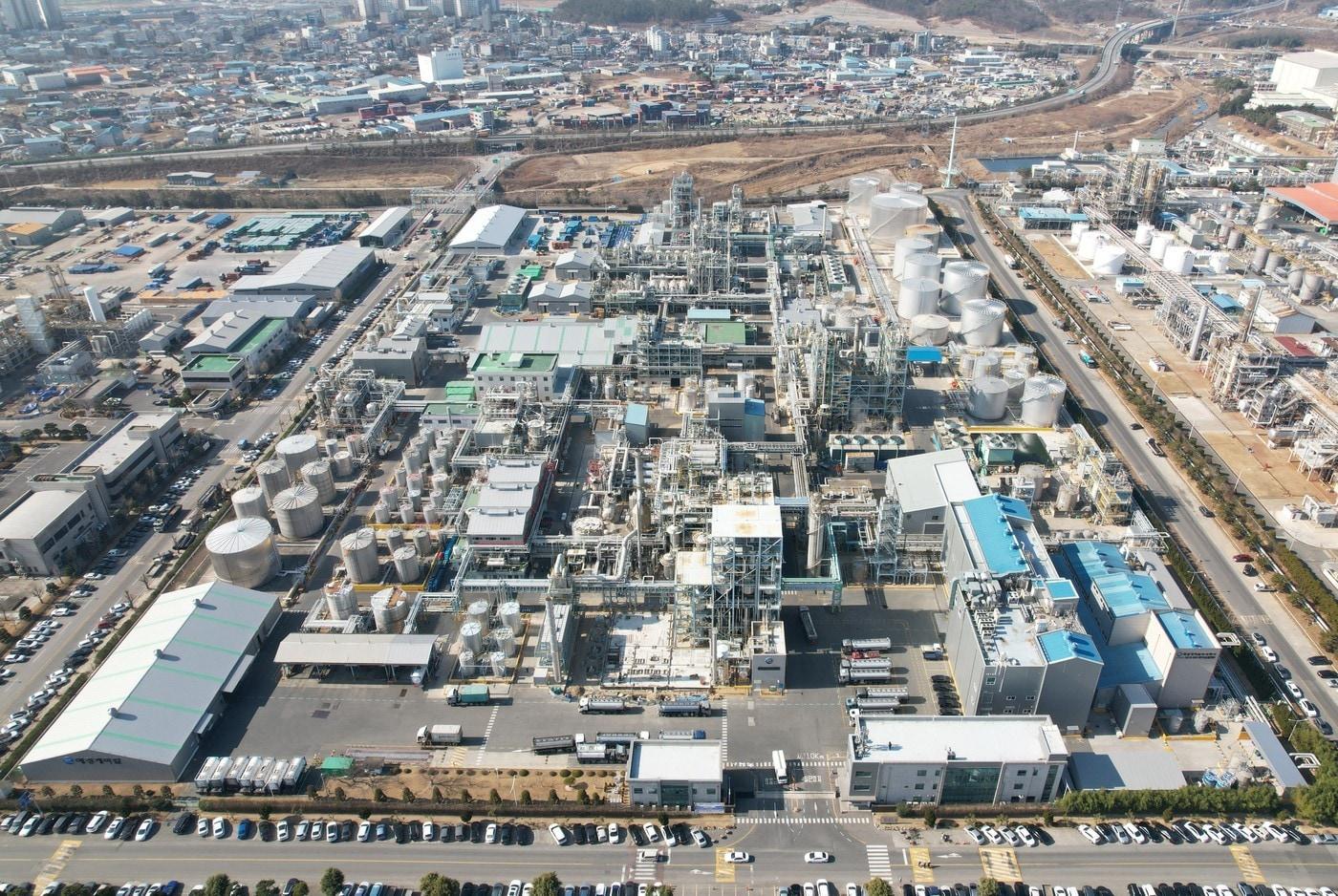 본문 이미지 - 애경케미칼은 무수프탈산(PA) 제조 공정에서 발생하는 폐가스를 재활용해 에너지 효율을 높이고 탄소 배출을 줄이는 자원순환형 시스템을 구축한다.(애경케미칼제공)