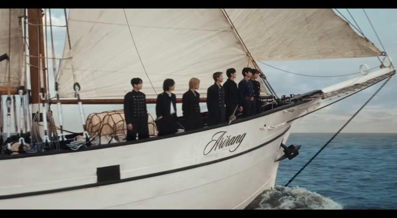 본문 이미지 - 방탄소년단 '스윔' 뮤직비디오 갈무리