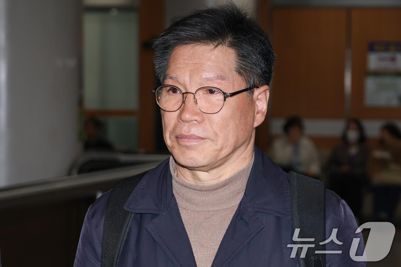 본문 이미지 - 김병헌 위안부법폐지국민행동 대표가  서울 서초구 서울중앙지방법원에서 열린 일본군 위안부 피해자들 모욕사건 관련 영장실질심사에 출석하고 있다. (공동취재) 2026.3.20 ⓒ 뉴스1 김명섭 기자