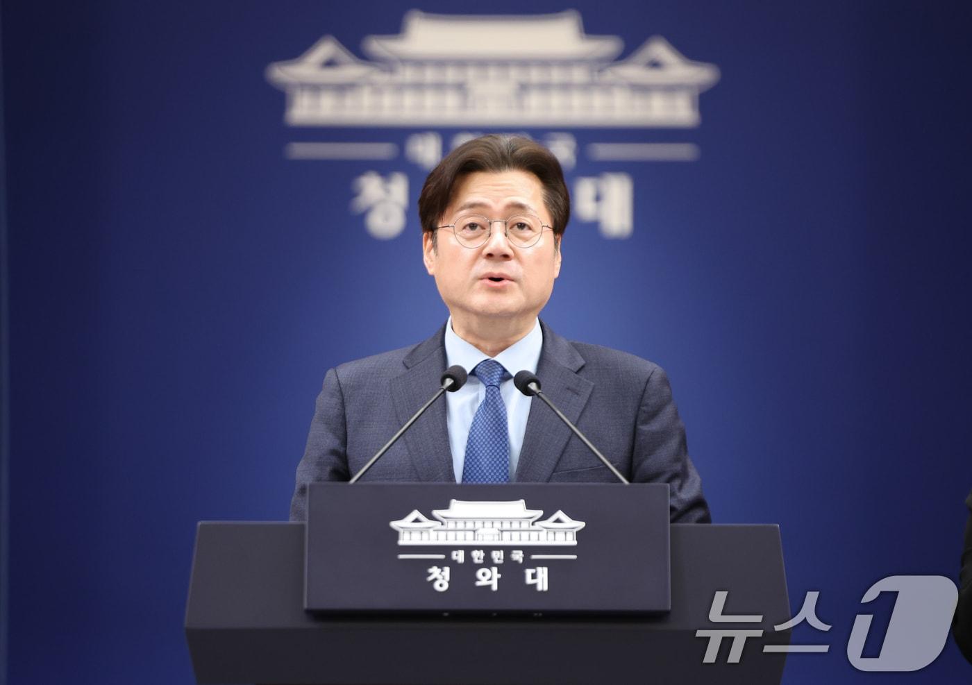 본문 이미지 - 홍익표 정무수석이 20일 청와대 춘추관에서 서울-양평 고속도로 사업 관련 브리핑을 하고 있다. 2026.3.20 ⓒ 뉴스1 허경 기자