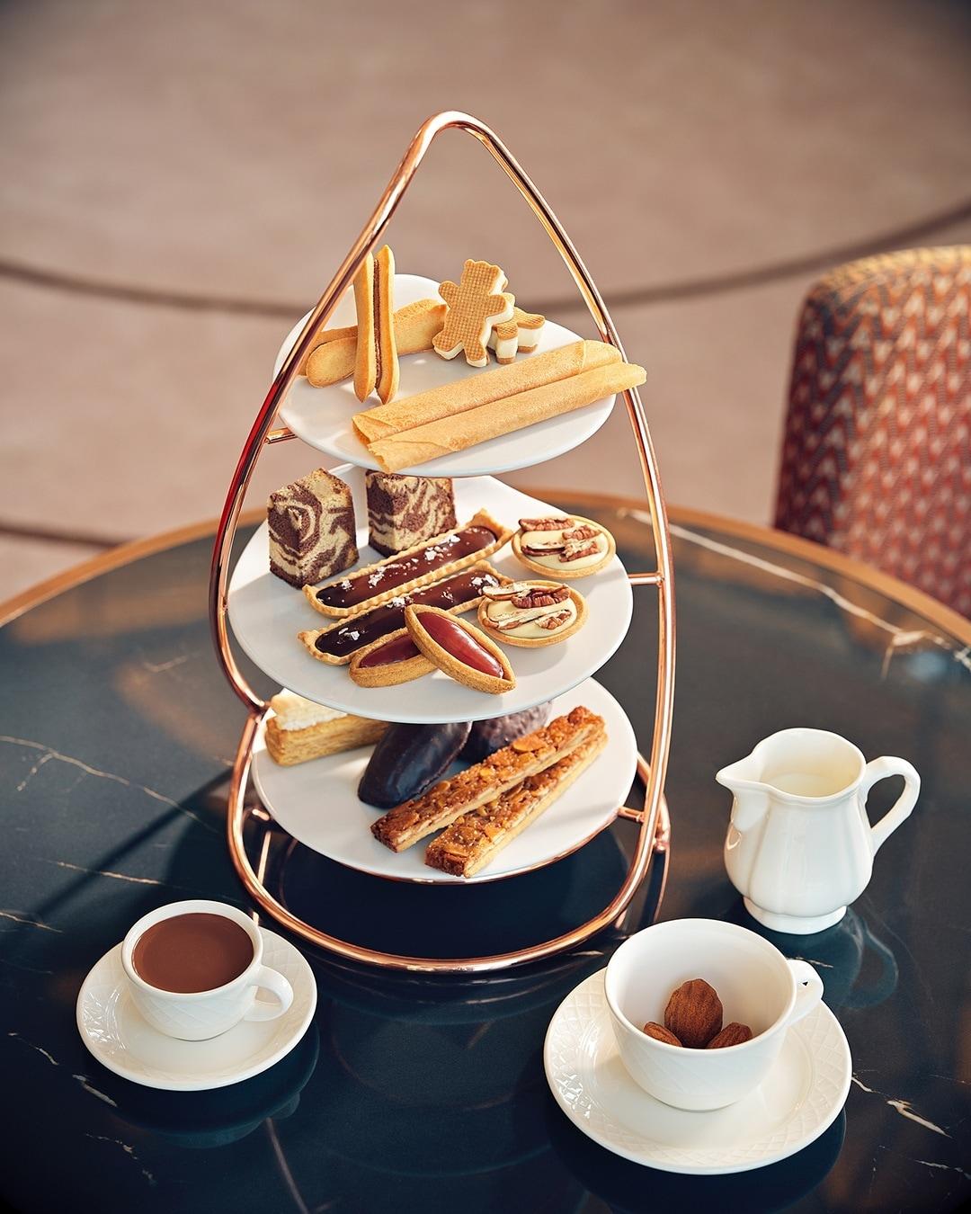 본문 이미지 - 조선팰리스가 프랑수와 페레와 협업해 디저트 컬렉션을 출시했다.(조선팰리스 제공)