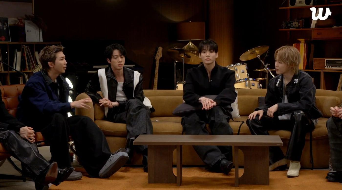 본문 이미지 - 방탄소년단 RM(위버스 라이브 화면 갈무리)