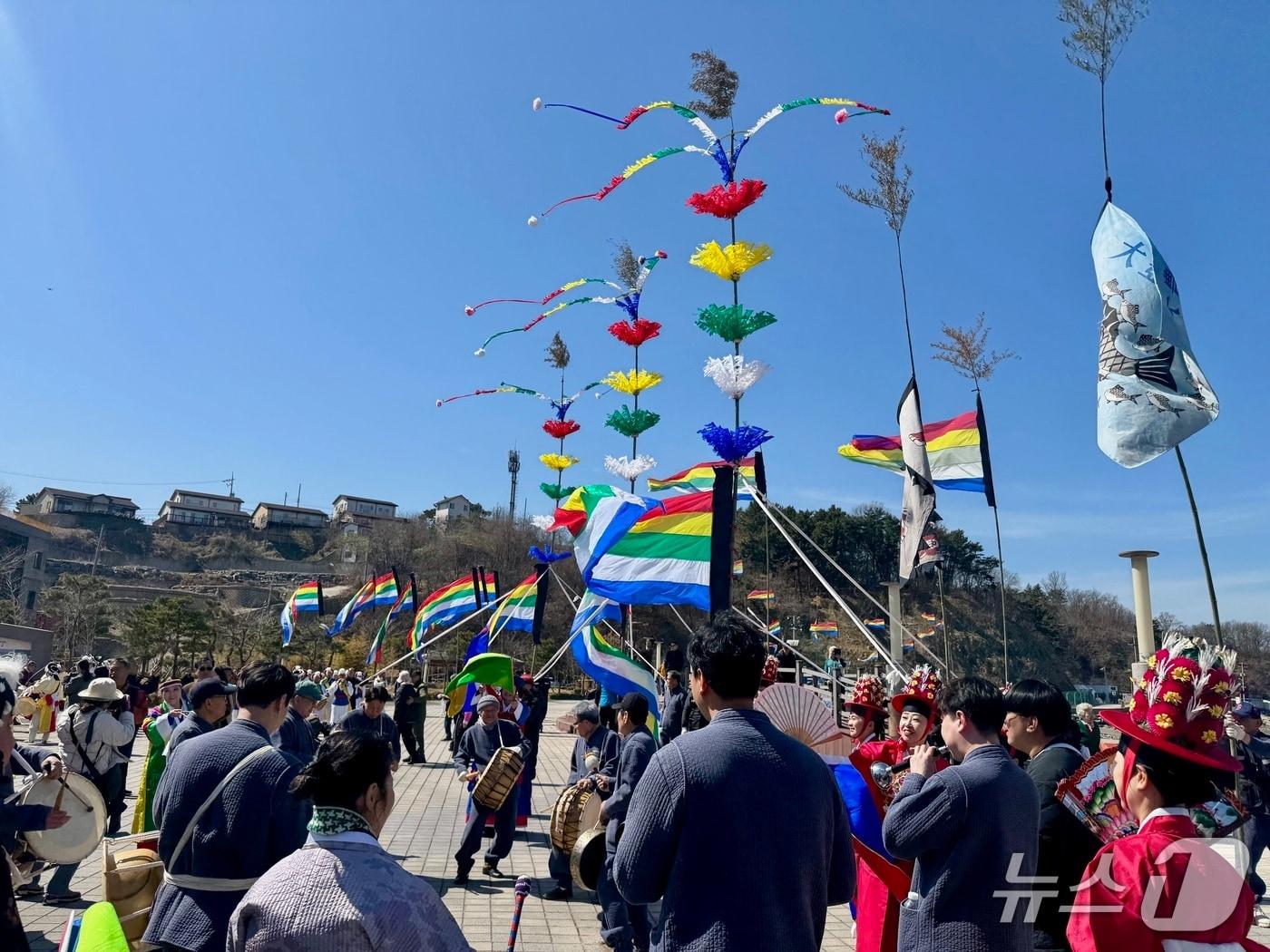 본문 이미지 - 안섬당제 행사 모습(당진시 제공. 재판매 및 DB금지)2026.3.20/뉴스1