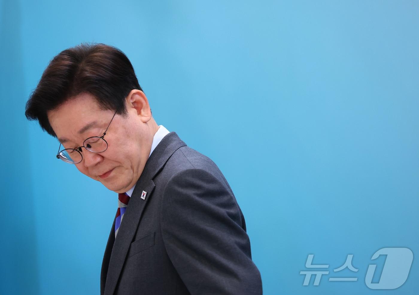 본문 이미지 - 이재명 대통령이 20일 청와대에서 열린 중소기업인과의 대화에 입장하고 있다. 2026.3.20 ⓒ 뉴스1 허경 기자