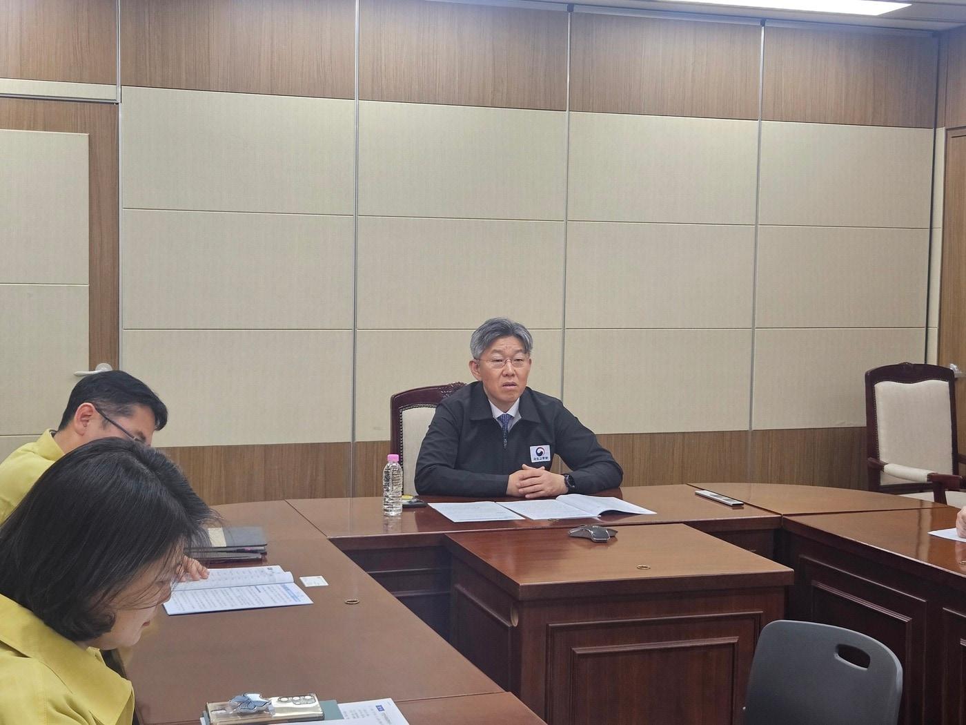 본문 이미지 - 김이탁 국토교통부 제1차관은 20일 주요 산하기관과 영상회의를 주재하고 있다(국토교통부 제공).뉴스1 ⓒ News1