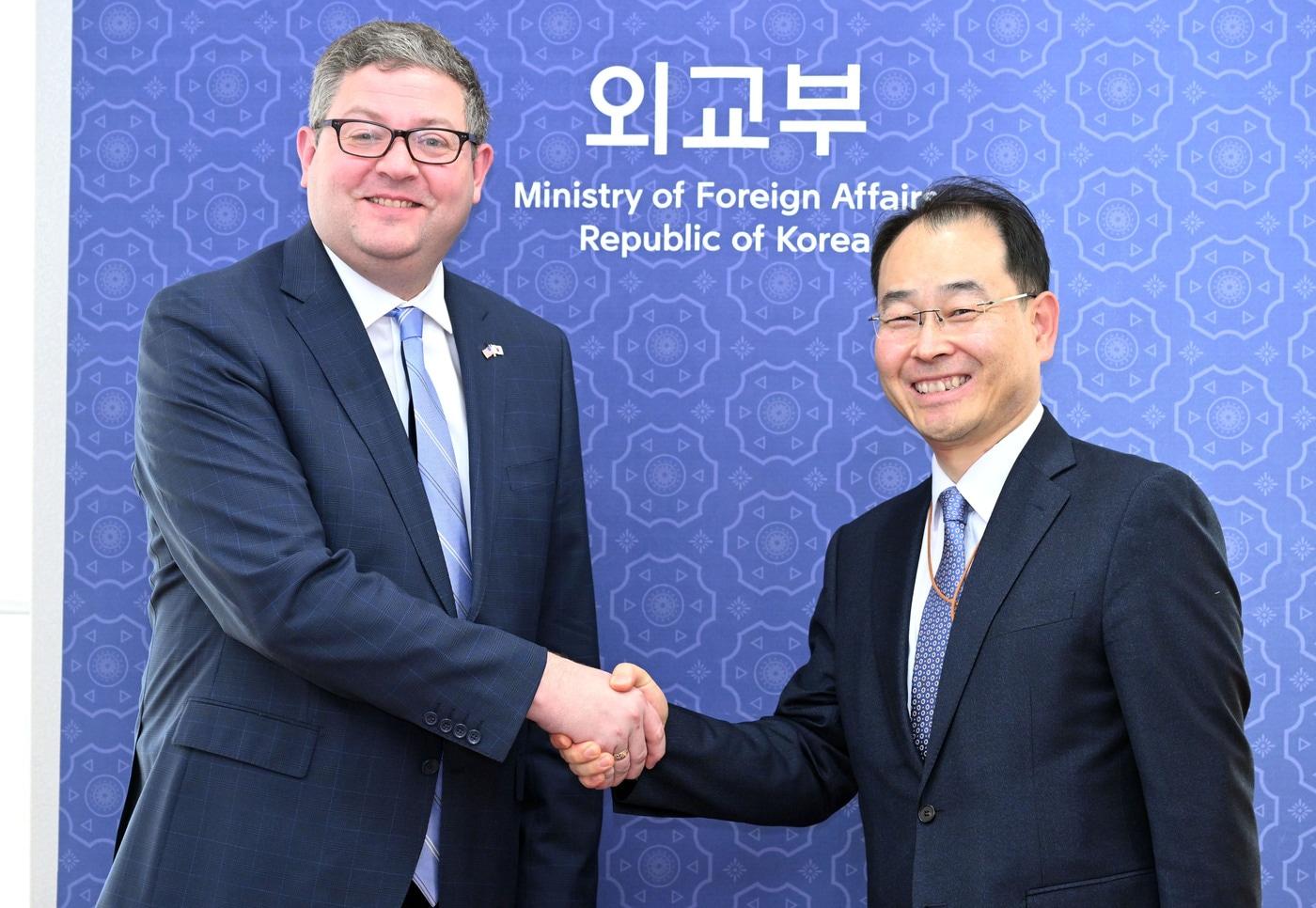 본문 이미지 - 박종한 외교부 경제외교조정관은 20일 방한 중인 토니 벤하이젠 미국 사우스다코타주 부지사과 면담해 한-사우스다코타주 간 교류 증대 및 경제협력 강화 방안에 대해 논의했다고 밝혔다. (외교부 제공)