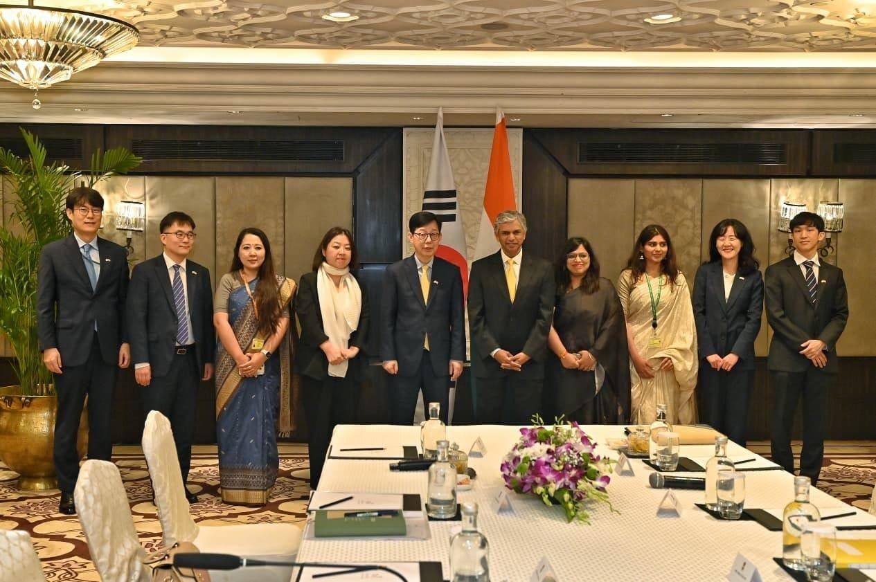 본문 이미지 - 외교부는 20일 박윤주 외교부 제1차관이 인도 뉴델리에서 페리아사미 쿠마란 외교부 아태차관과 외교차관 회담을 가졌다고 밝혔다.(외교부 제공)