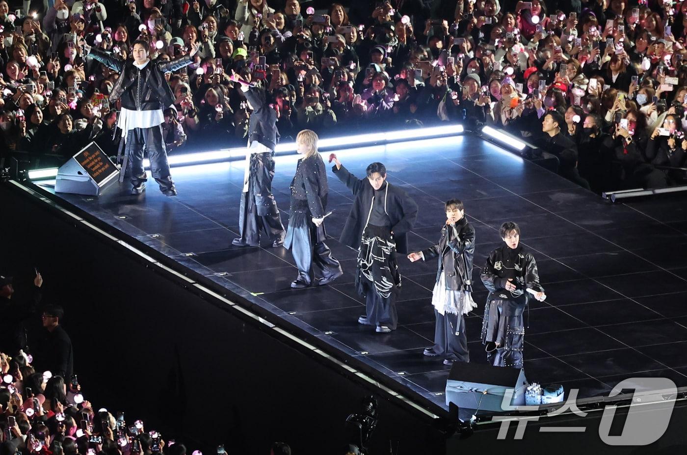 본문 이미지 - 방탄소년단(BTS)이 21일 서울 광화문광장에서 컴백 기념 공연인 'BTS 컴백 라이브: 아리랑' 공연을 펼치고 있다. 2026.3.21 ⓒ 뉴스1 박지혜 기자