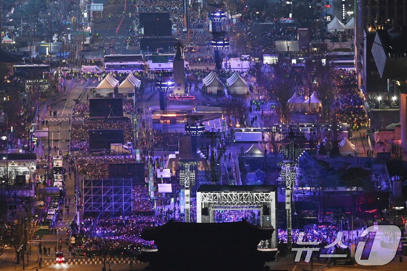 3년 9개월 만에 완전체로 복귀하는 방탄소년단(BTS)의 'BTS 컴백 라이브: ARIRANG' 공연이 21일 서울 광화문광장 일대에서 펼쳐지고 있다. 2026.3.21 ⓒ 뉴스1 사진공동취재단