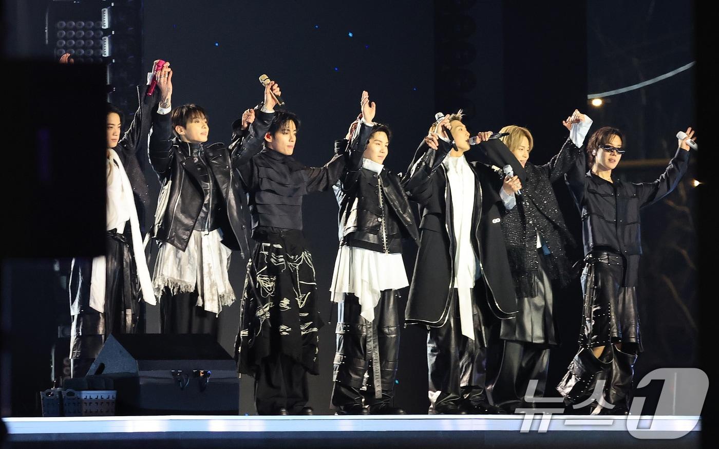 본문 이미지 - 방탄소년단(BTS, RM, 진, 슈가, 제이홉, 지민, 뷔, 정국) 2026.3.21 ⓒ 뉴스1 임세영 기자