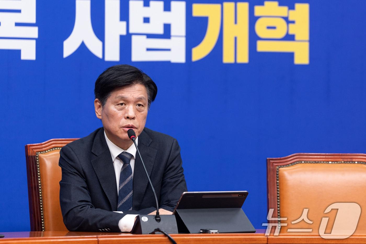 본문 이미지 - 조승래 더불어민주당 사무총장이 22일 서울 여의도 국회에서 열린 기자간담회에서 발언하고 있다. 2026.3.22 ⓒ 뉴스1 이승배 기자