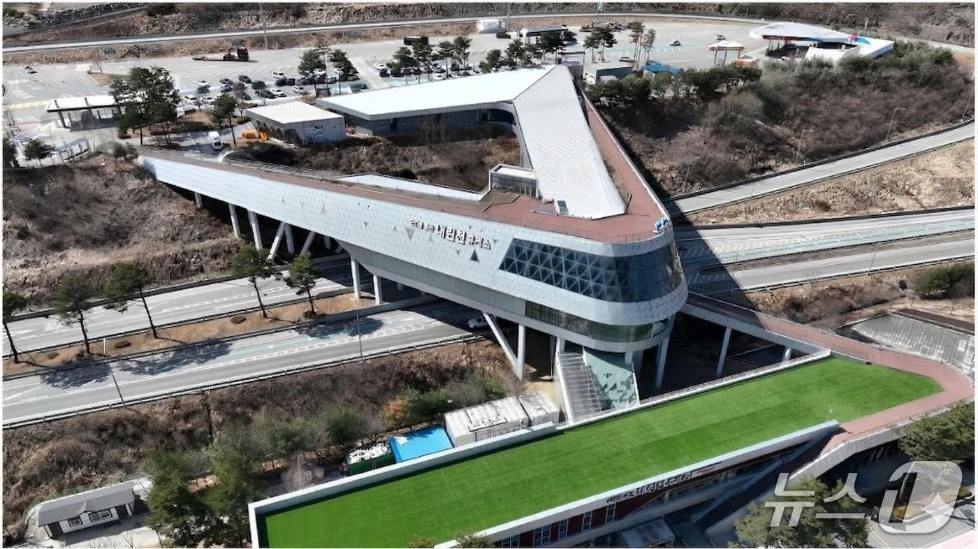 본문 이미지 - 인제군 내린천휴게소 전경(인제군 제공. 재판매 및 DB금지)/뉴스1