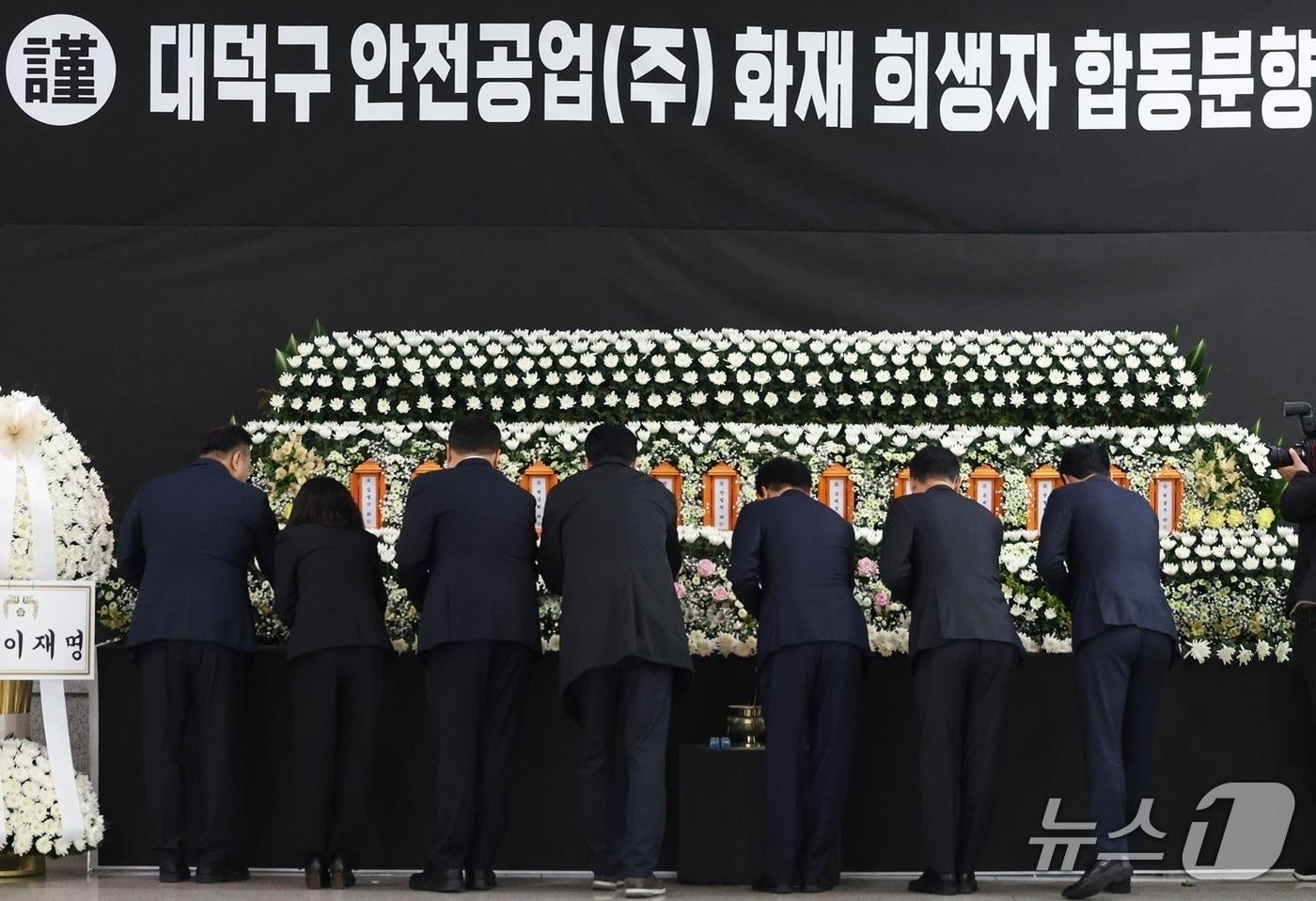 본문 이미지 - 대전시는 문평동 화재 사고 희생자를 추모하기 위한 합동분향소를 3월 22일부터 내달 4일까지 시청 1층 로비에 설치·운영한다. (대전시 제공. 재판매 및 DB금지) 2026.3.22/뉴스1