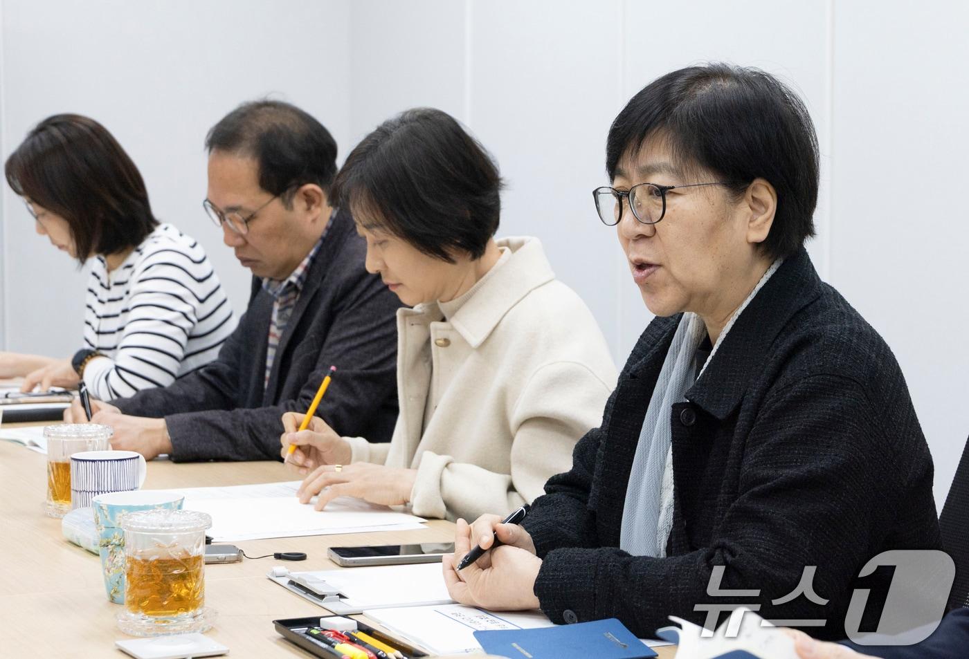 본문 이미지 - 정은경 보건복지부 장관이 22일 위기가구 사망 사건 관련 긴급 점검회의를 주재하고 있다. (보건복지부 제공. 재판매 및 DB 금지) 2026.3.22 ⓒ 뉴스1