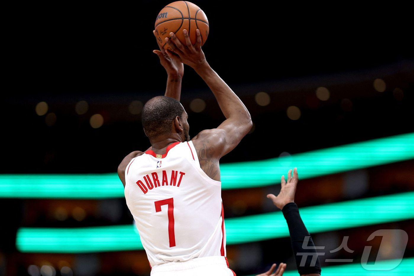 본문 이미지 - 케빈 듀랜트가 마이클 조던을 넘어 NBA 통산 최다 득점 부문 5위에 올랐다. ⓒ AFP=뉴스1