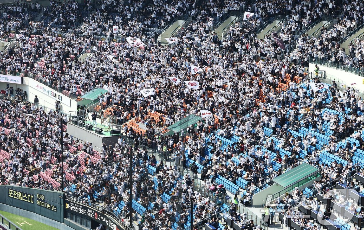 본문 이미지 - 프로야구 시범경기에서 역대 최다 관중 기록이 세워졌다. ⓒ 뉴스1 김민지 기자