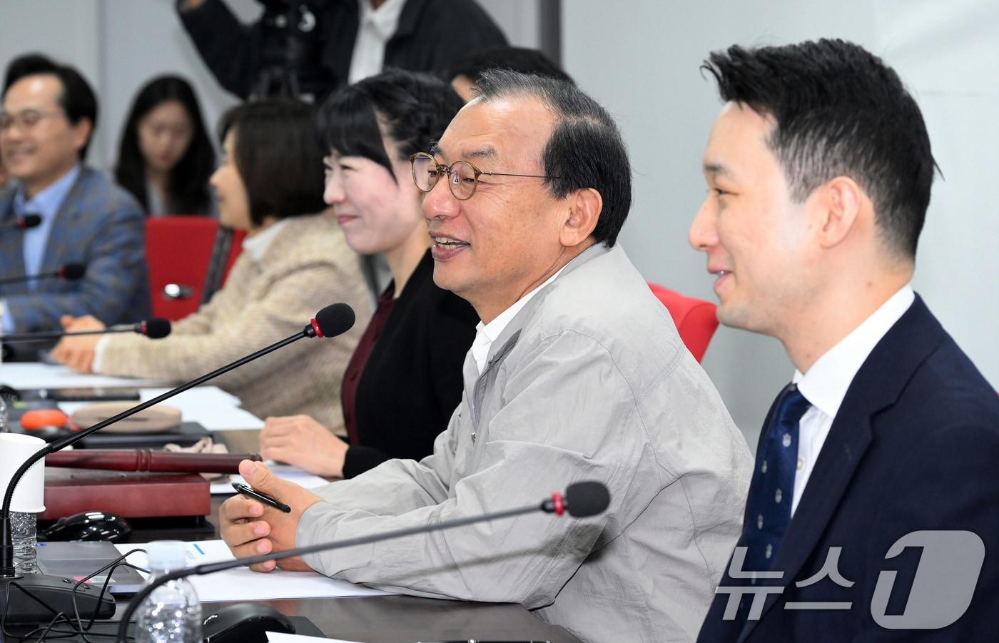 본문 이미지 - 이정현 국민의힘 공천관리위원장이 22일 오후 서울 여의도 중앙당사에서 열린 전국동시지방선거 서울특별시장 후보자 면접에 참석해 인사말을 하고 있다. (공동취재) 2026.3.22 ⓒ 뉴스1 이승배 기자