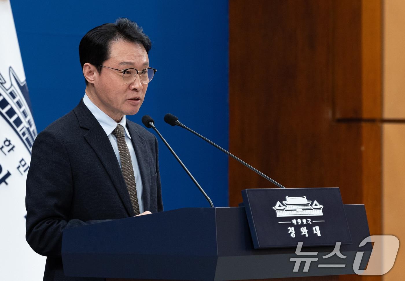본문 이미지 - 이규연 홍보소통수석이 22일 청와대 춘추관에서 정부 인사 관련 브리핑을 하고 있다. 2026.3.22 ⓒ 뉴스1 이재명 기자