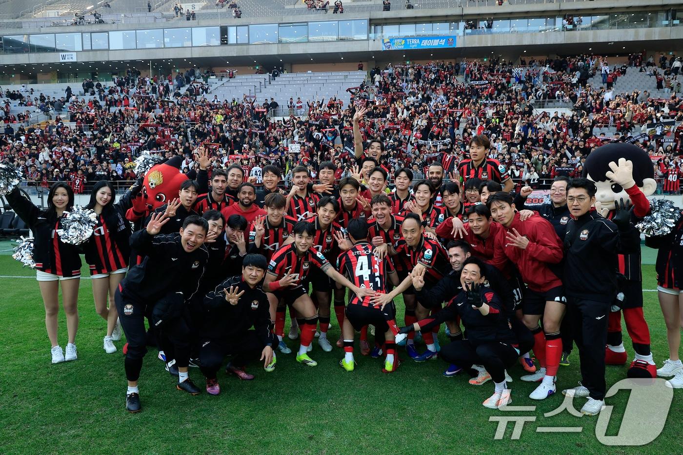 본문 이미지 - 시즌 초반 무패를 기록하며 선두에 자리한 FC서울.ⓒ 뉴스1 박정호 기자
