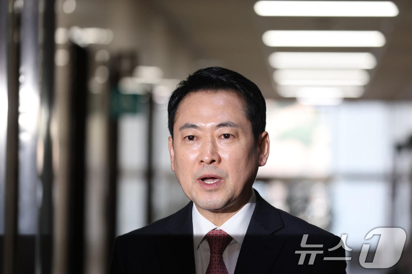 본문 이미지 - 장동혁 국민의힘 대표가 22일 서울 여의도 국회에서 현안 관련 백브리핑을 하고 있다. 2026.3.22 ⓒ 뉴스1 이승배 기자