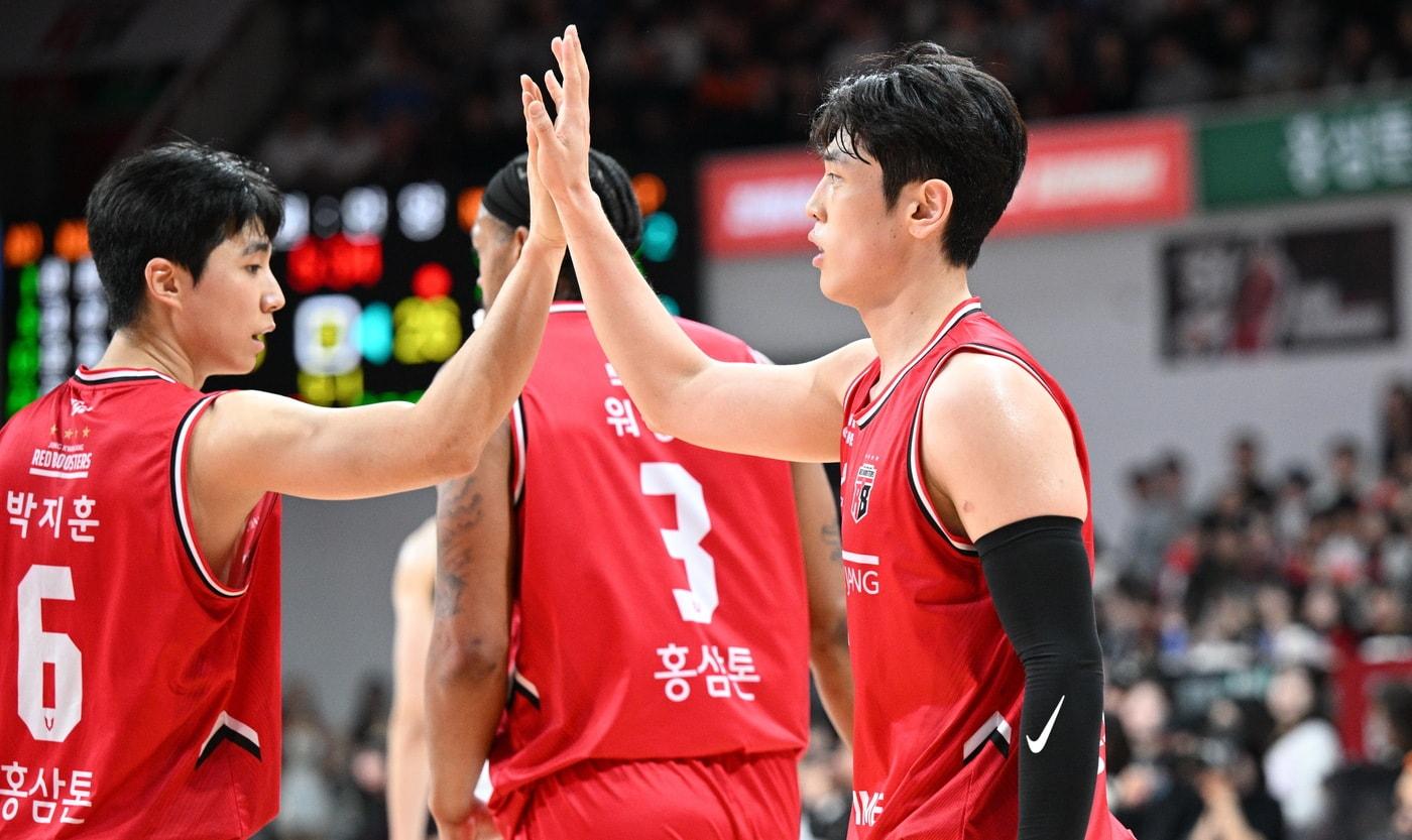 본문 이미지 - 안양 정관장이 22일 열린 2025-26 프로농구 정규리그 홈 경기에서 수원 KT에 86-77로 승리했다. (KBL 제공)