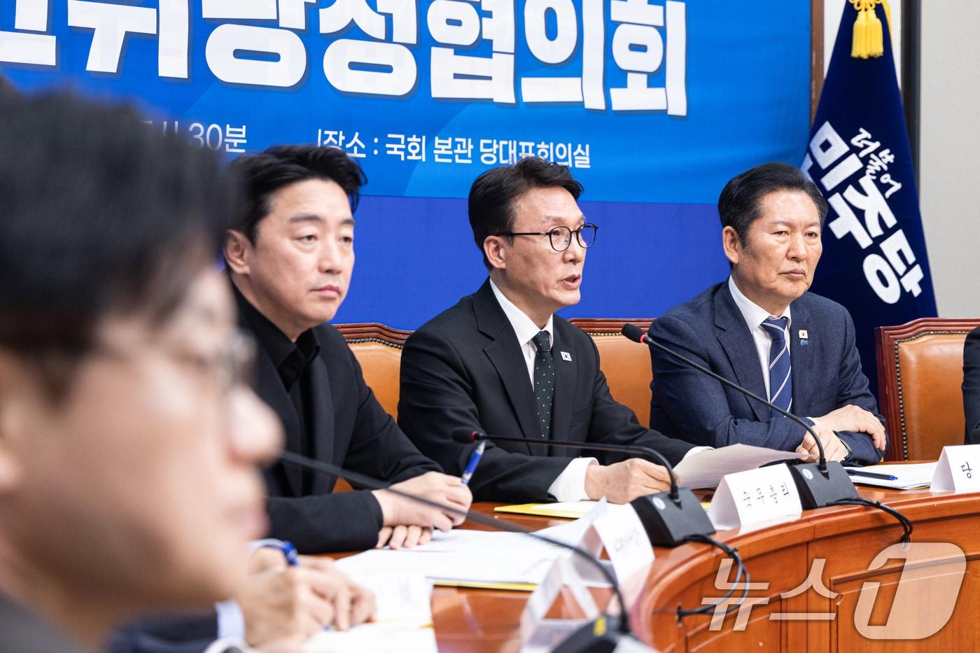 본문 이미지 - 김민석 국무총리가 22일 오후 서울 여의도 국회에서 열린 '제7차 고위당정협의회'에서 모두발언하고 있다. 2026.3.22 ⓒ 뉴스1 이승배 기자