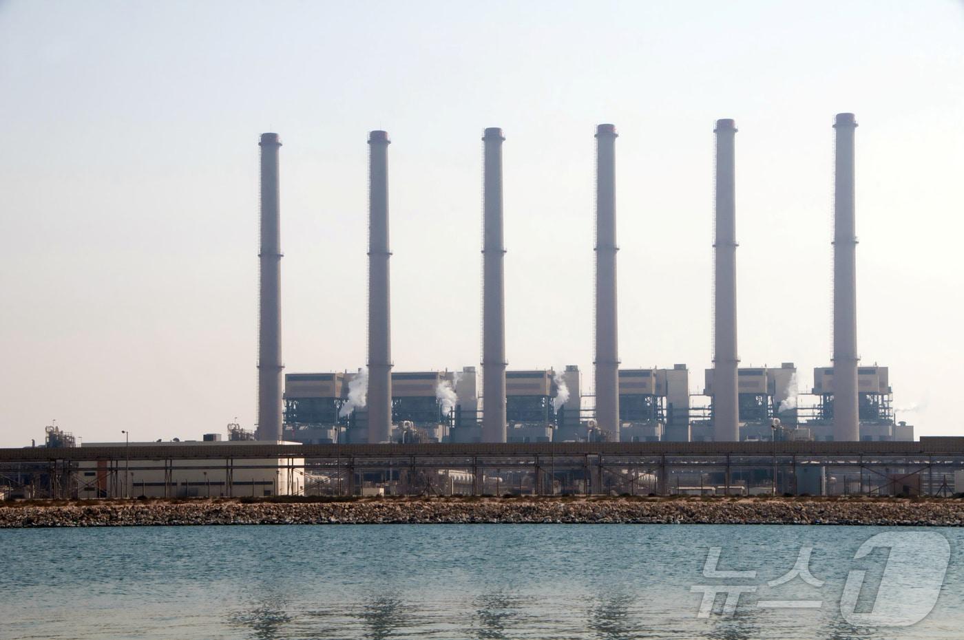 본문 이미지 - 사우디아라비아 주베일의 담수화 시설 전경 ⓒ 로이터=뉴스1