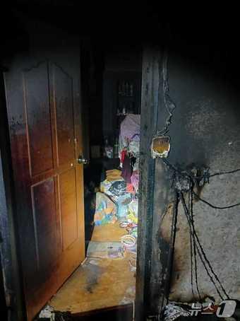 본문 이미지 - 강릉 연립주택 화재.(강원도소방본부 제공. 재판매 및 DB금지)/뉴스1