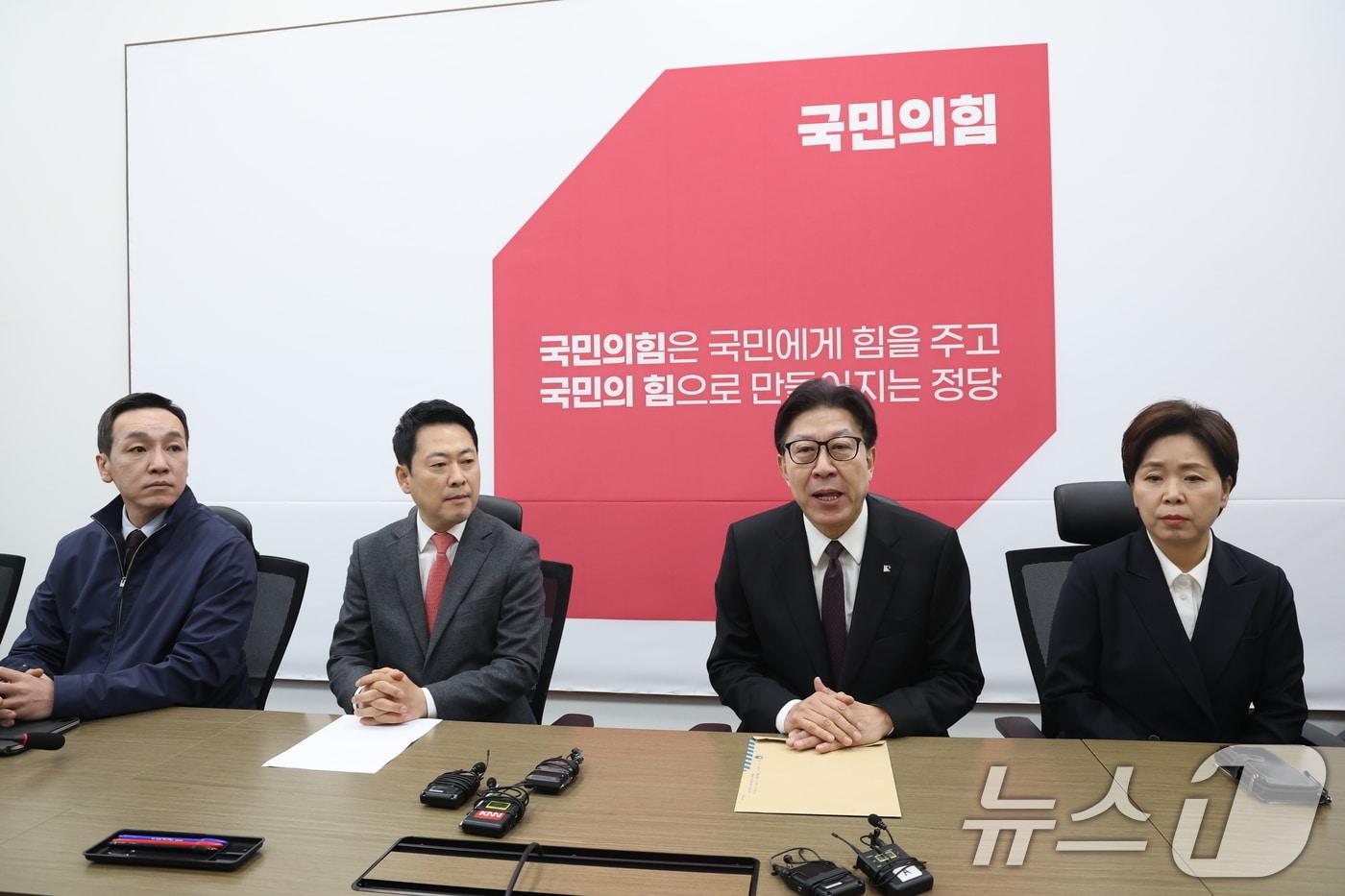 본문 이미지 - 장동혁 국민의힘 대표가 23일 서울 여의도 국회에서 박형준 부산시장과 면담하고 있다. 2026.3.23 ⓒ 뉴스1 이승배 기자