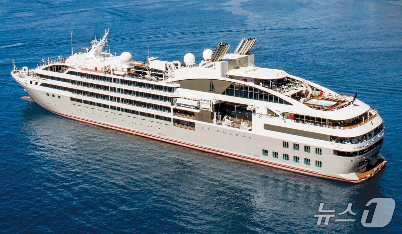 본문 이미지 - 포난트 크루즈사의 '르 쏘레알호'(부산관광공사 제공. 재판매 및 DB금지)