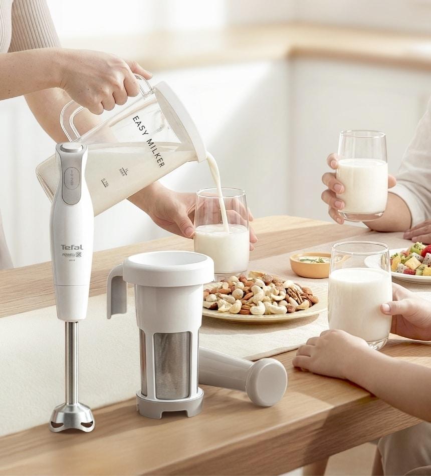 본문 이미지 - 주방용품 브랜드 테팔은 식물성 음료 제조기 '이지 밀커'를 출시했다고 23일 밝혔다.(테팔 제공)