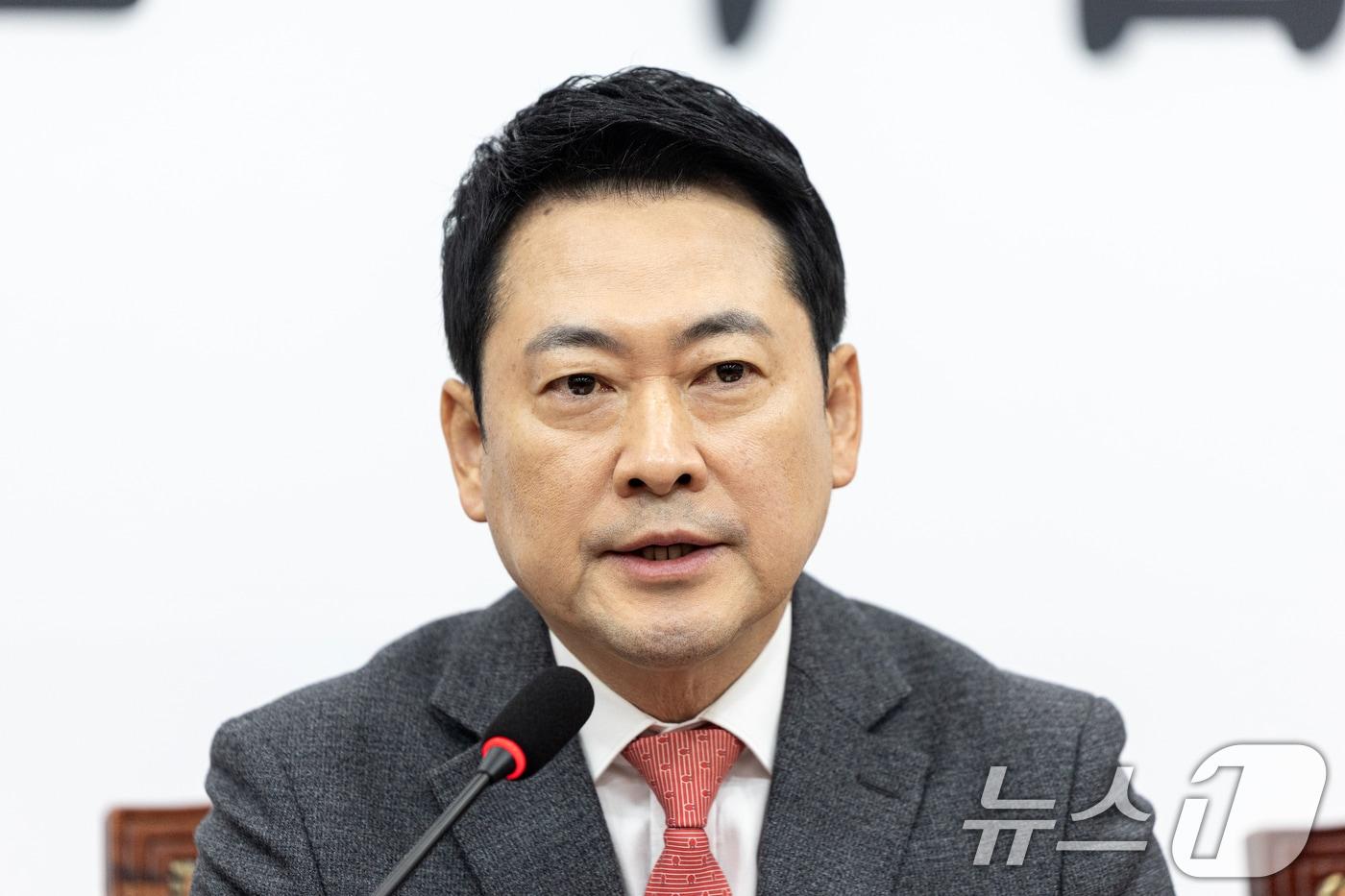 본문 이미지 - 장동혁 국민의힘 대표가 23일 서울 여의도 국회에서 열린 최고위원회의에서 모두발언하고 있다. 2026.3.23 ⓒ 뉴스1 이승배 기자