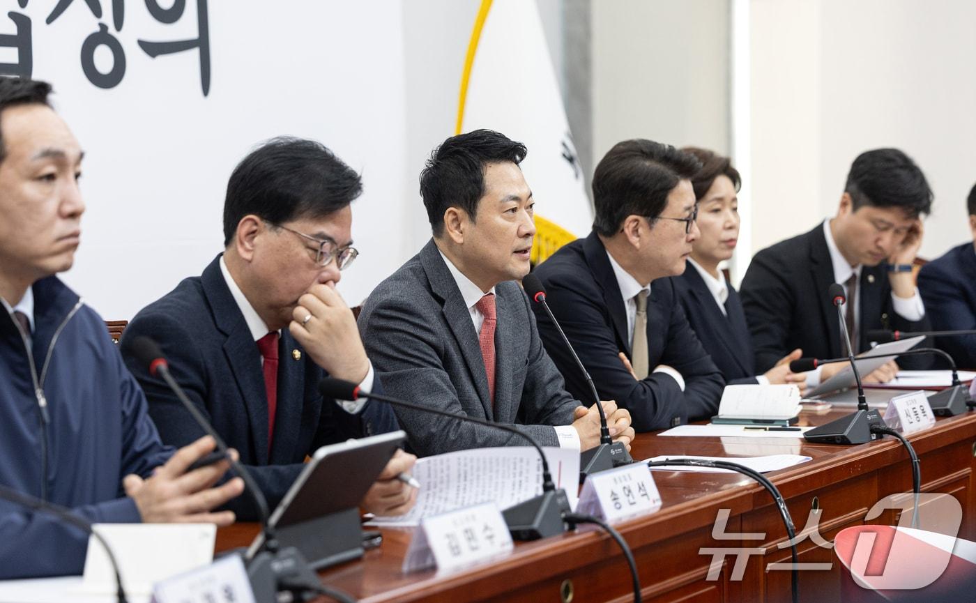 본문 이미지 - 장동혁 국민의힘 대표가 23일 서울 여의도 국회에서 열린 최고위원회의에서 모두발언하고 있다. 2026.3.23 ⓒ 뉴스1 이승배 기자