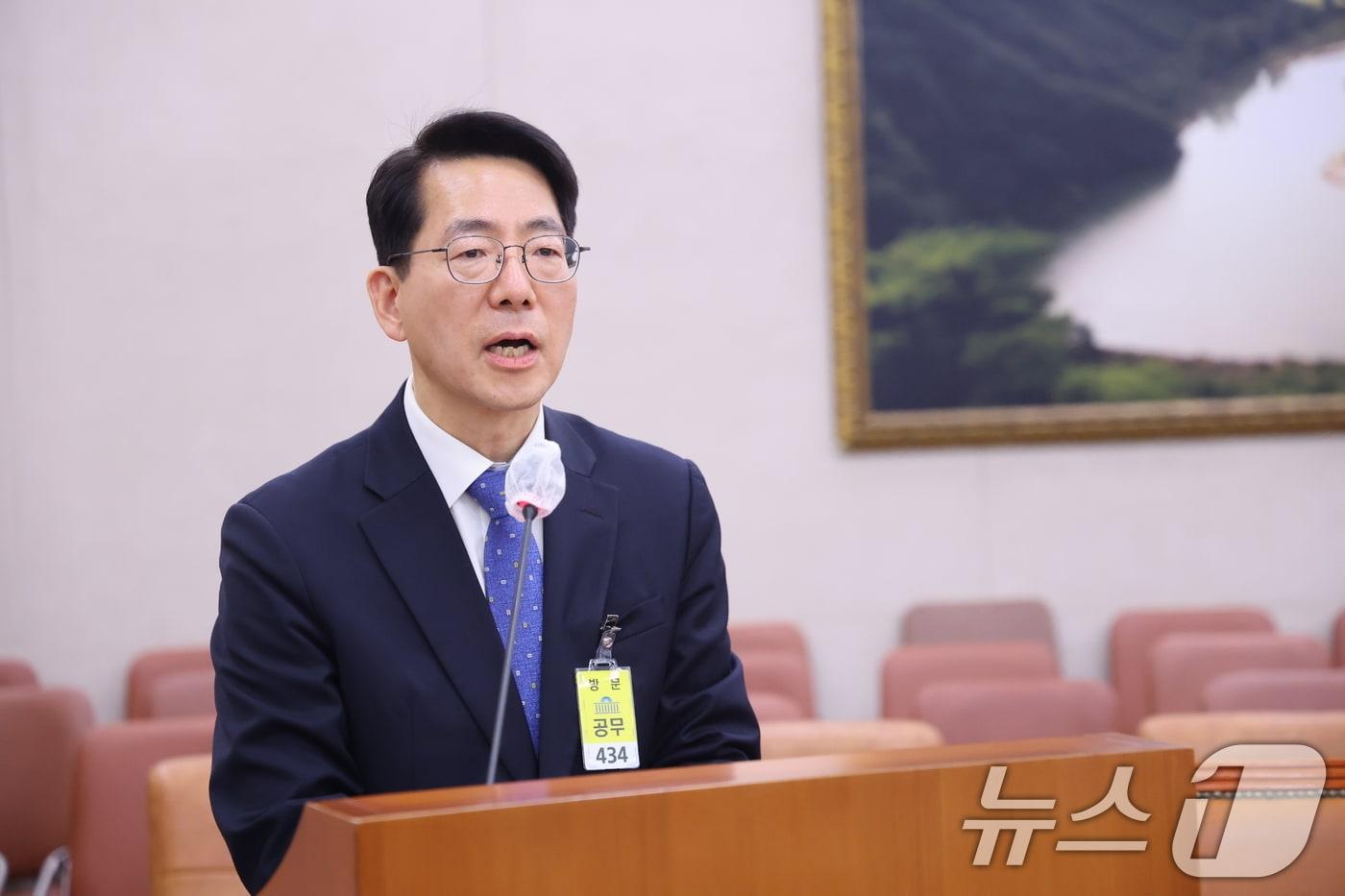 본문 이미지 - 황종우 해양수산부장관이  지난 23일 서울 여의도 국회에서 열린 제433회국회(임시회) 농림축산식품해양수산위원회 인사청문회에 출석해 인사말을 하고 있다. 2026.3.23 ⓒ 뉴스1 이승배 기자