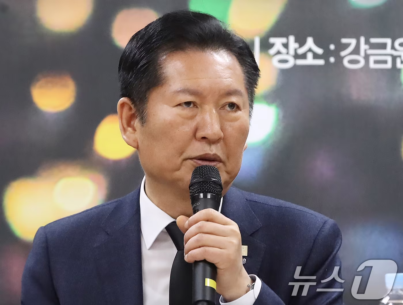 본문 이미지 - 정청래 더불어민주당 대표가 23일 오전 경남 김해 진영읍 강금원 기념 봉하연수원에서 열린 봉하마을 현장 최고위원회의에서 발언을 하고 있다. 2026.3.23 ⓒ 뉴스1 윤일지 기자