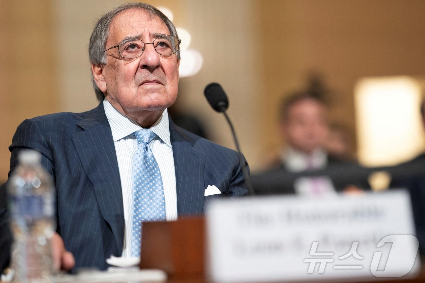 본문 이미지 - 리언 파네타 전 미 중앙정보국(CIA) 국장이 지난 2024년 1월 30일 하원 미중경쟁특별위원회 청문회에 참석해 발언하고 있다. (자료사진) 2024.1.30 ⓒ 로이터=뉴스1