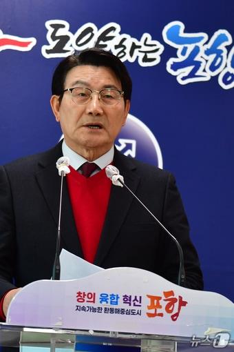본문 이미지 - 국민의힘 경북 포항시장 공천심사에서 탈락한 박승호 경북 포항시장 예비후보가 23일 포항시청 브리핑룸에서 기자회견을 열어 입장을 밝히고 있다. 2026.3.23 ⓒ 뉴스1 최창호 기자
