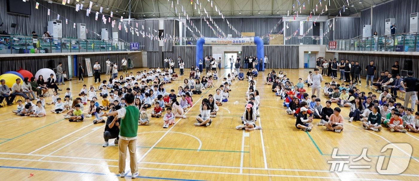 본문 이미지 - 지난해 단양지역 작은 학교들의 큰 운동회.(단양군 제공. 재판매 및 DB금지)  