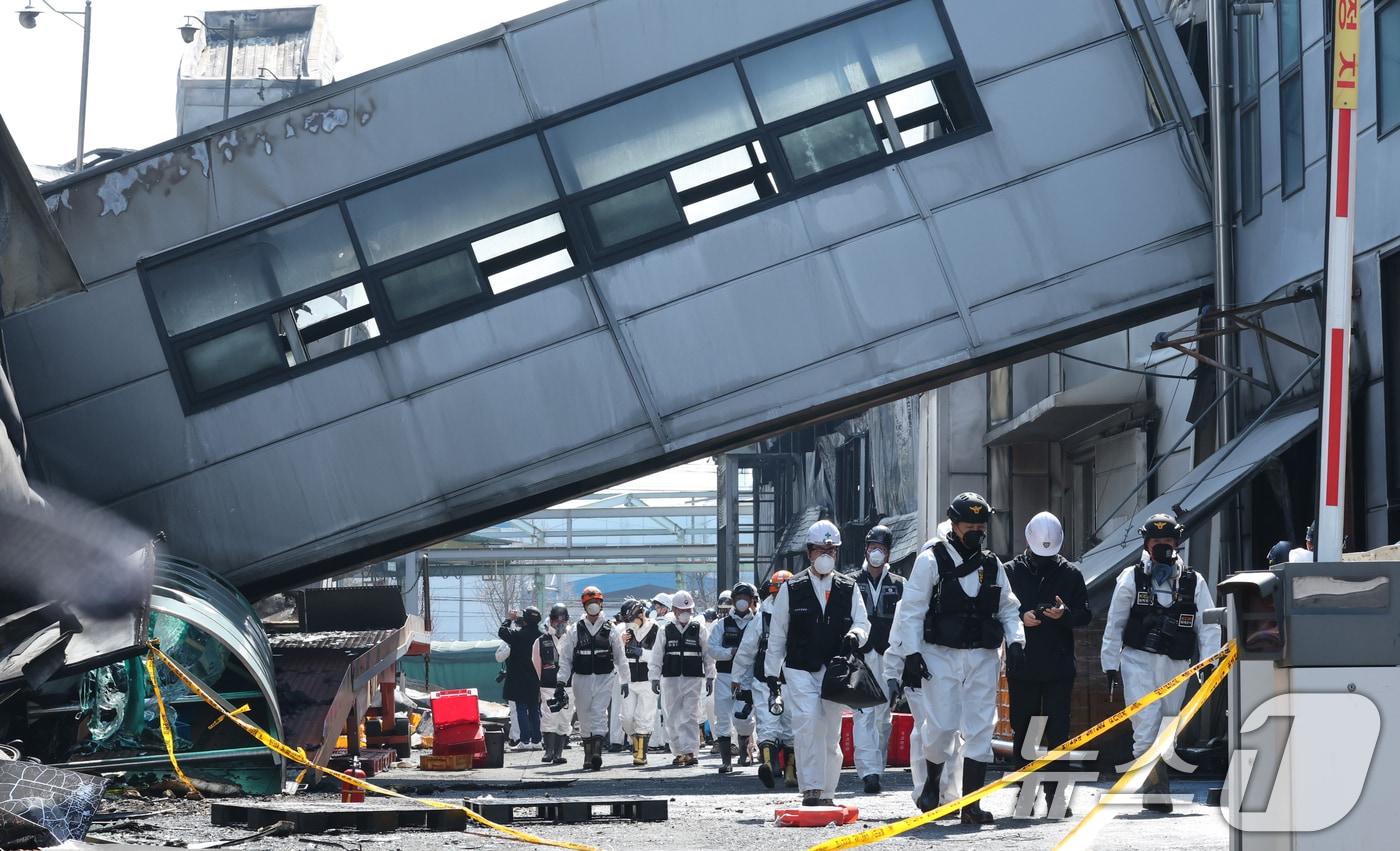 본문 이미지 - 74명의 인명피해가 발생한 대전 안전공업 화재 현장 모습.(기사 내용과 무관함.) 2026.3.23 ⓒ 뉴스1 김기태 기자