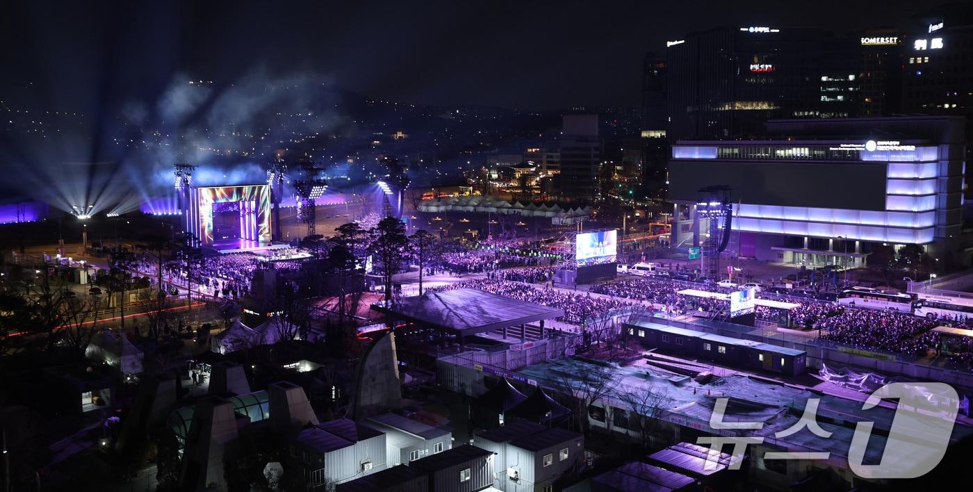 본문 이미지 - 21일 서울 종로구 광화문광장에서 BTS 컴백 라이브: 아리랑'(BTS THE COMEBACK LIVE | ARIRANG)이 열리고 있다. 2026.3.23 ⓒ 뉴스1 이종수 기자